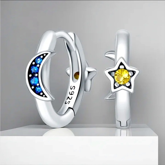 NWOT Sterling silver star and moon earring Huggies 10mm - Picture 2 of 5